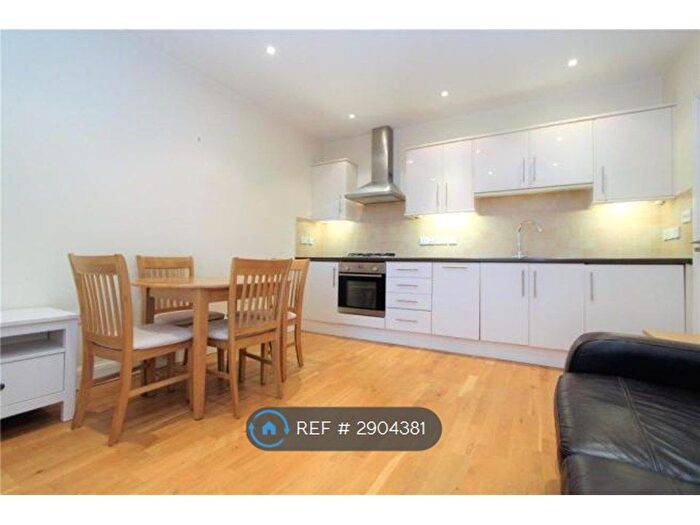 2 Bedroom Flat To Rent In Grange Park, London, W5