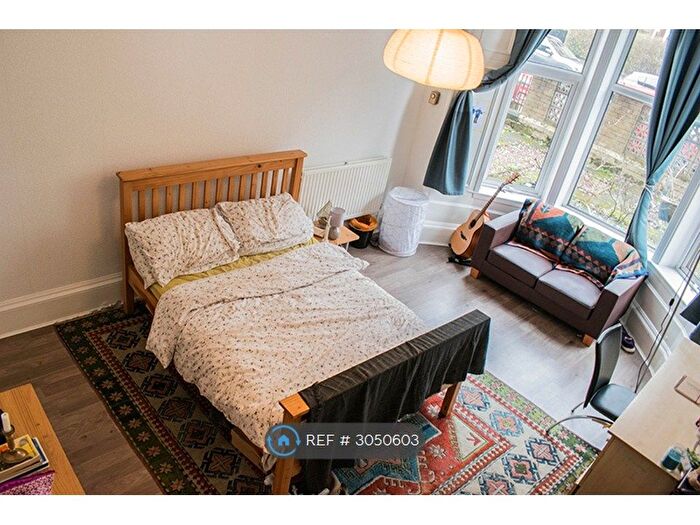 2 Bedroom Flat To Rent In Lawrence Street, Glasgow, G11