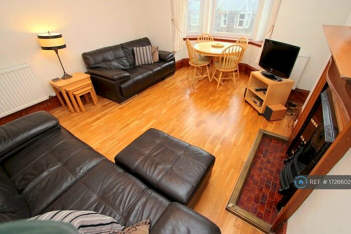 2 Bedroom Flat To Rent In Forest Avenue, Aberdeen, AB15