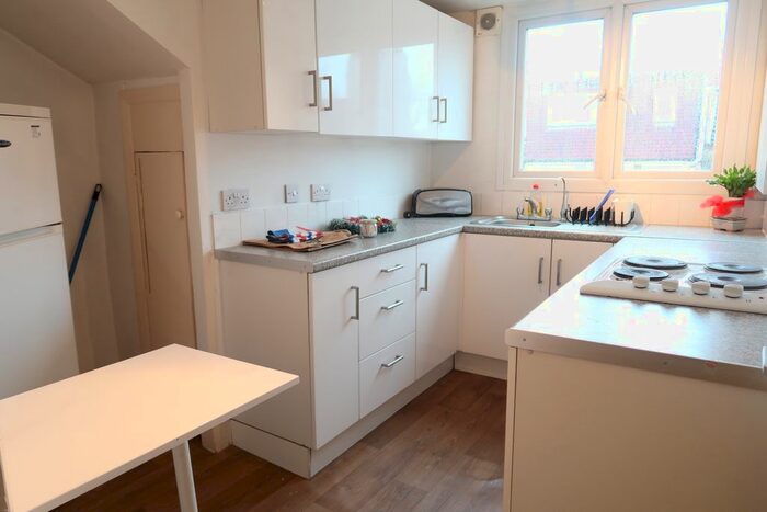 1 Bedroom Flat To Rent In Gladesmore Road, London N15