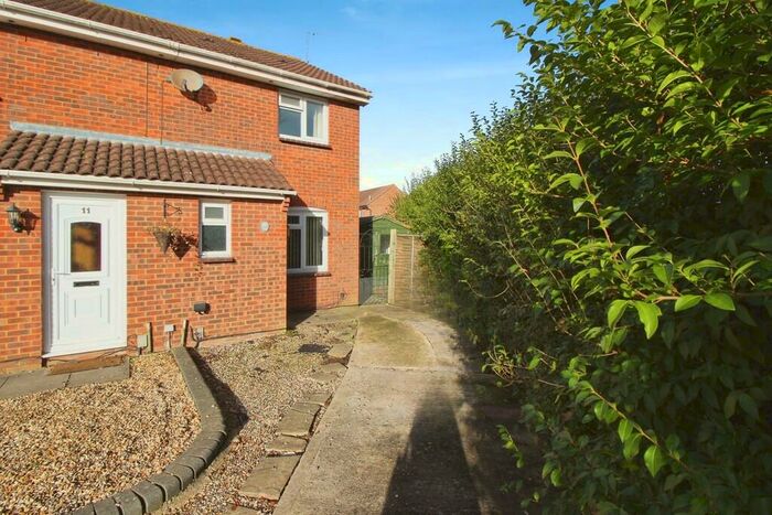 2 Bedroom Semi-Detached House To Rent In Lapwing Close, Covingham, Swindon, SN3