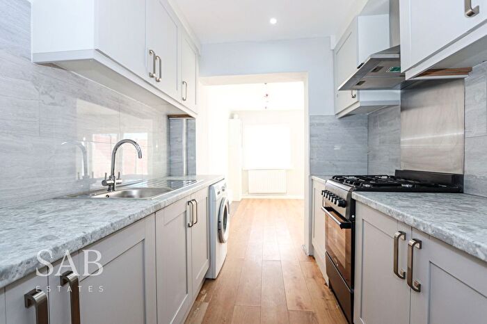 4 Bedroom Terraced House To Rent In Beechwood Avenue, Greenford, UB6