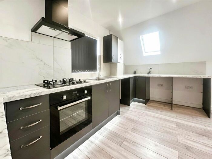 2 Bedroom Flat To Rent In Rock Avenue, Gillingham, Kent, ME7