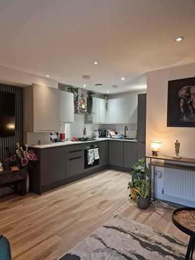 1 Bedroom Flat To Rent In Windmill Lane, Hanwell, UB2
