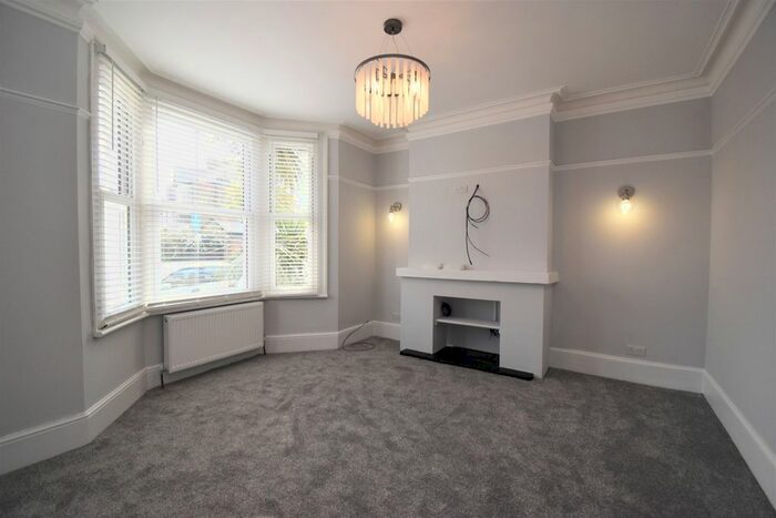 2 Bedroom Flat To Rent In Manor Lane, London, SE12