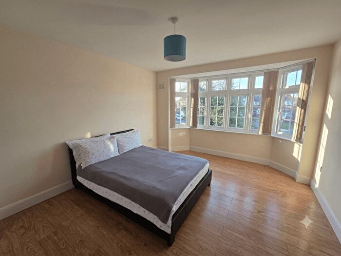 1 Bedroom Studio To Rent In Browning Way, Hounslow, TW5