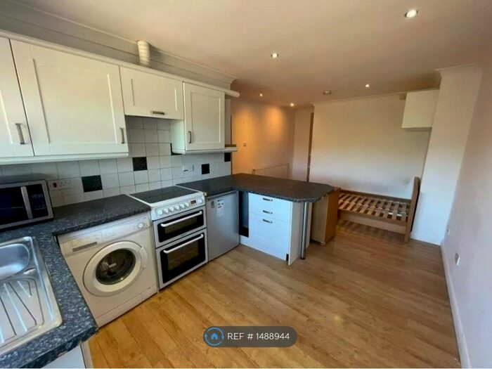 1 Bedroom Flat To Rent In Studio, High Wycombe, HP12
