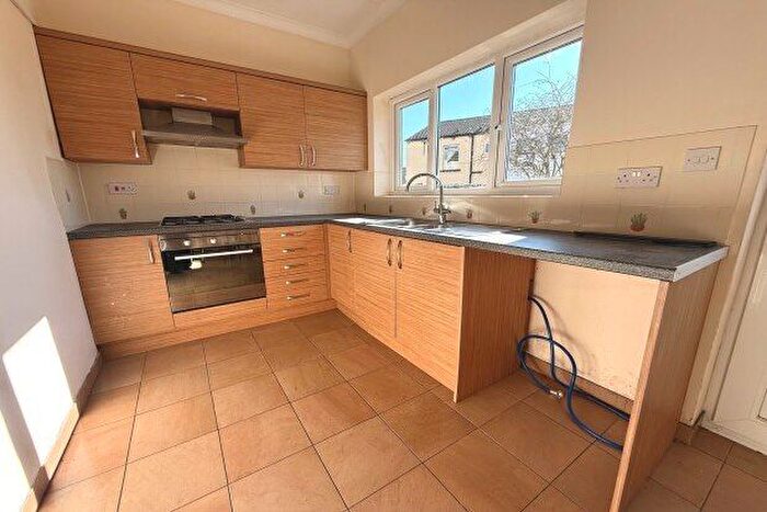 3 Bedroom Property To Rent In Bradford Road, Wakefield, WF2