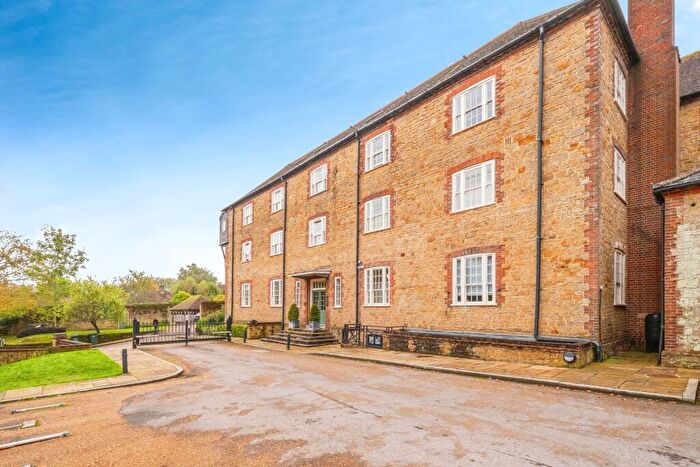 2 Bedroom Flat For Sale In Dodsley Lane, Easebourne, Midhurst, West Sussex, GU29