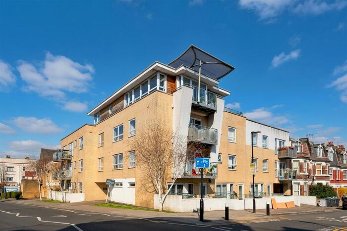 2 Bedroom Apartment To Rent In Paragon Court, Hampden Road, N8