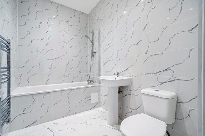 1 Bedroom Flat To Rent In High Street, Sittingbourne, ME10