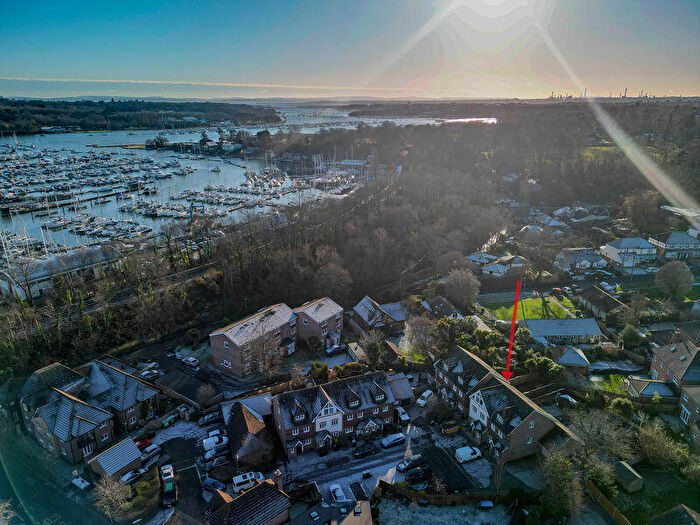 3 Bedroom Semi-Detached House For Sale In Yachtsman Close, Bursledon, SO31