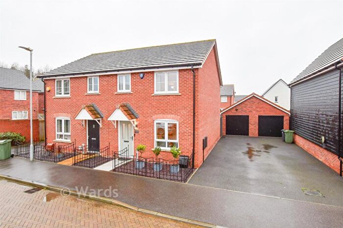 3 Bedroom Semi Detached House For Sale In Saunders Field, Maidstone, Kent, ME17