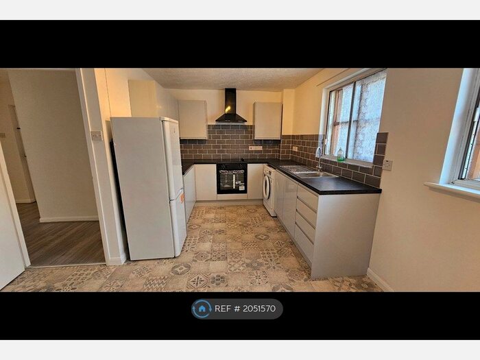 1 Bedroom Flat To Rent In Northumberland Court, Hounslow, TW3