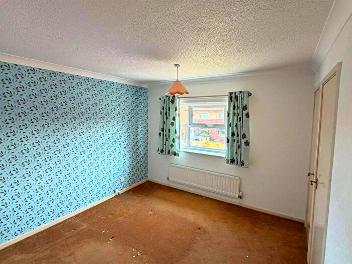 2 Bedroom Semi-Detached House For Sale In Farn Avenue, Reddish, Stockport, SK5