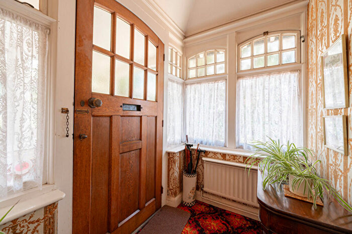 3 Bedroom Flat For Sale In Hamilton Gardens, Felixstowe, IP11