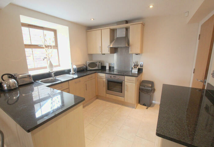 2 Bedroom Flat To Rent In Towpath House, Canal Road, Riddlesden, BD20