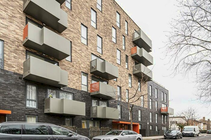 3 Bedroom Flat To Rent In Duckett Street, Stepney, London, E1