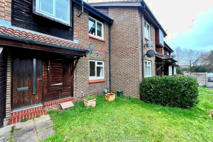 1 Bedroom Apartment To Rent In Goldsworth Park, Woking, GU21