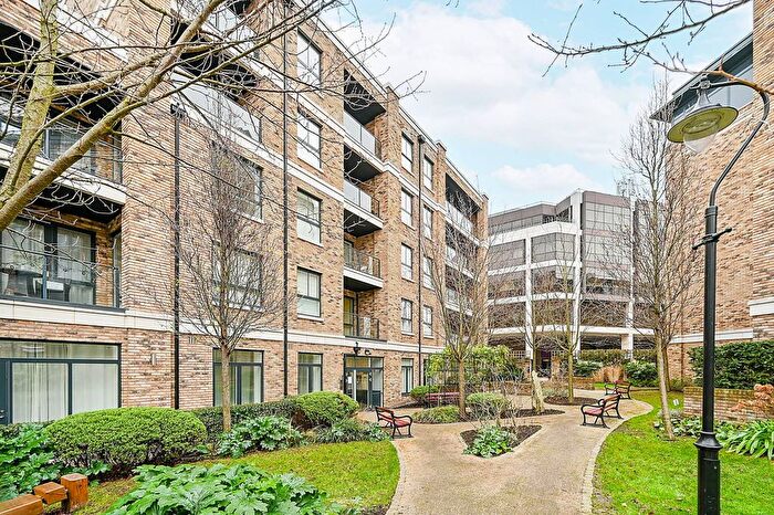 1 Bedroom Flat For Sale In Palladian Gardens, Chiswick, London, W4