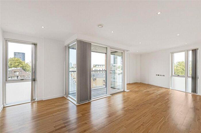3 Bedroom Apartment To Rent In Godfrey Place, Shoreditch, London, E2