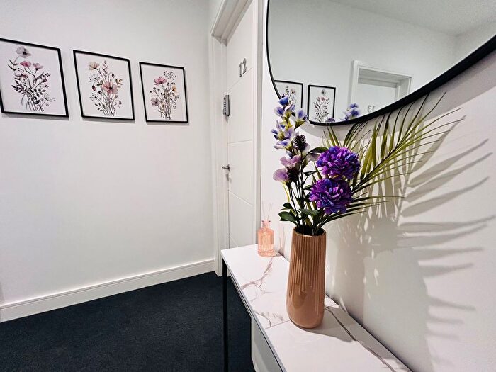 Studio To Rent In High Street, Sittingbourne, ME10