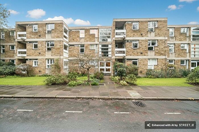 3 Bedroom Flat For Sale In Langham House Close, Richmond, TW10