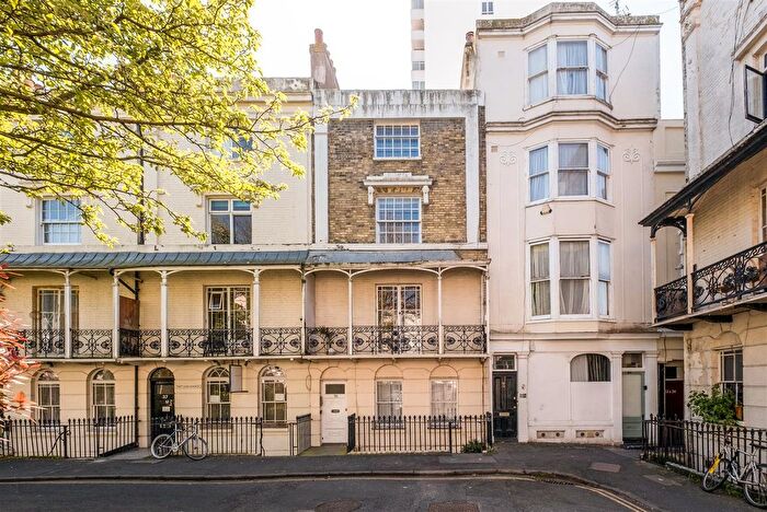 2 Bedroom Flat For Sale In Russell Square, Brighton, BN1