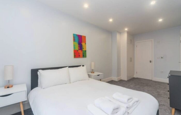 3 Bedroom House To Rent In Saint Johns Hill, London, London, SW11