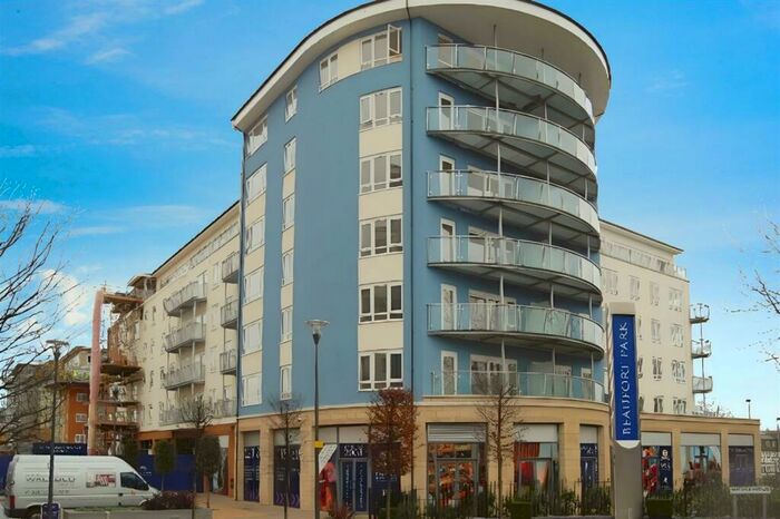 Flat To Rent In Heritage Avenue, Colindale, NW9