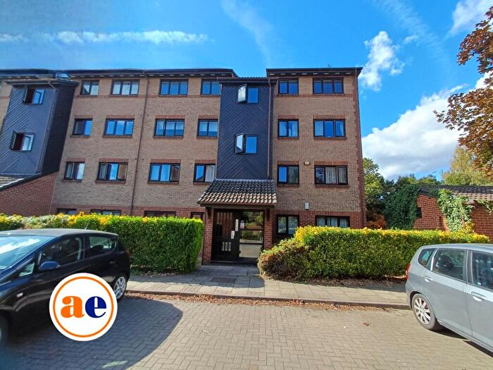 2 Bedroom Flat To Rent In Cricketers Close, Erith, DA8