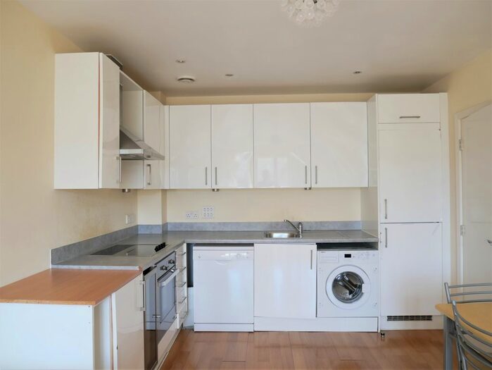 2 Bedroom Flat To Rent In Drayton Green Road, West Ealing, W13