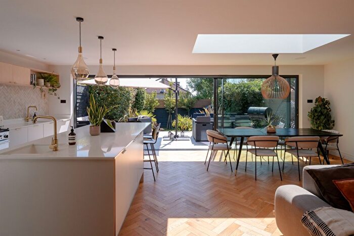 4 Bedroom Semi-Detached House For Sale In Roslyn Close, Broxbourne, EN10