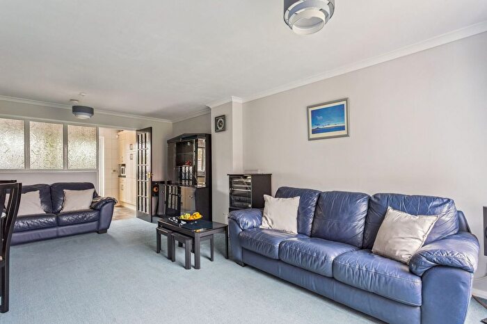 3 Bedroom Terraced House For Sale In Beauchamp Gardens, Mill End, WD3