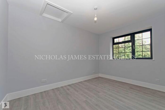 1 Bedroom Flat To Rent In Windmill Hill, Enfield, EN2