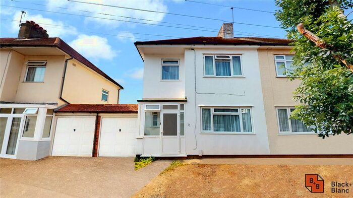 2 Bedroom Maisonette To Rent In Daerwood Close, Bromley, BR2