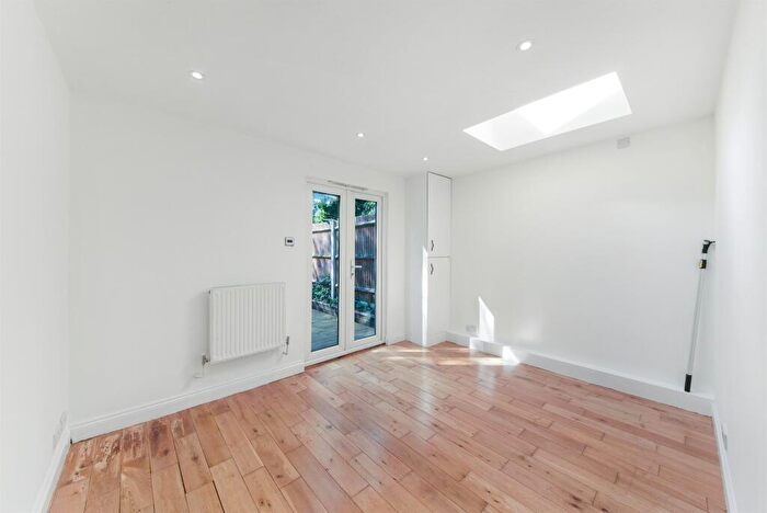 1 Bedroom Flat To Rent In Croham Road, South Croydon, CR2