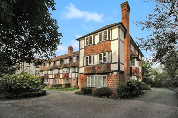 2 Bedroom Flat For Sale In Purberry Shot, Ewell Village, KT17