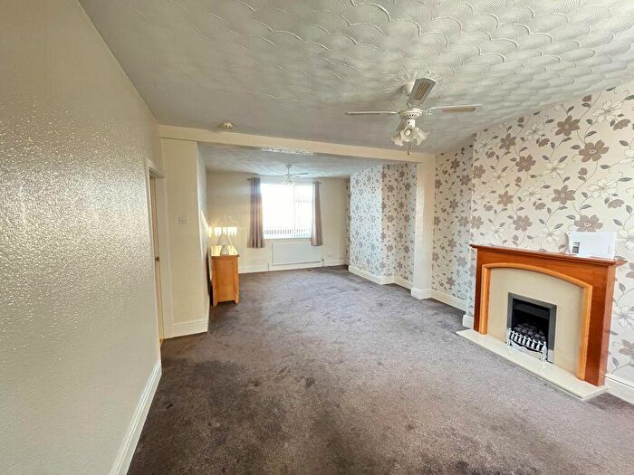 3 Bedroom House To Rent In South Street, Doncaster, DN6