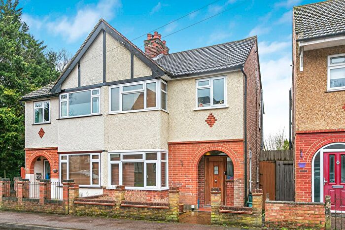 3 Bedroom Semi-Detached House To Rent In Wynchlands Crescent, St Albans, AL4