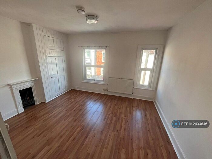 3 Bedroom Terraced House To Rent In Cambridge Street, Northampton, NN2