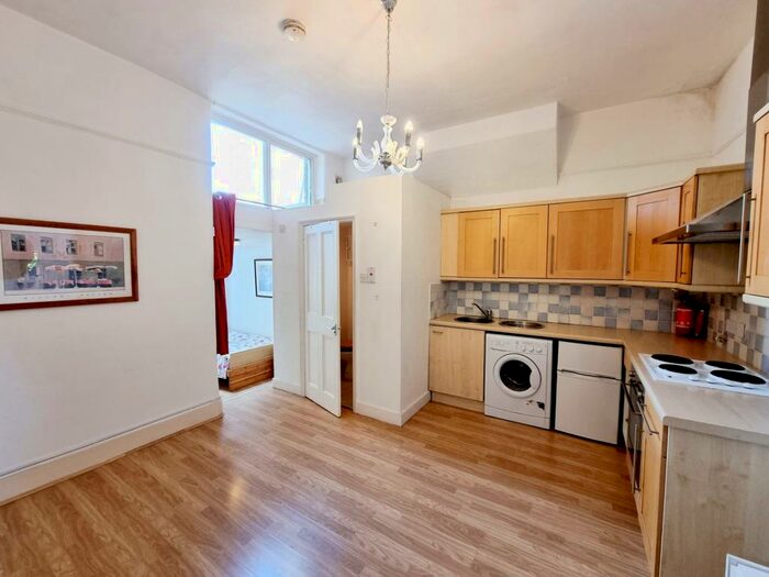 Flat To Rent In Church Lane, Crouch End, N8
