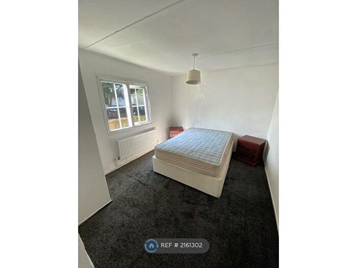 3 Bedroom Semi-Detached House To Rent In Durham Road, Dunscroft, Doncaster, DN7