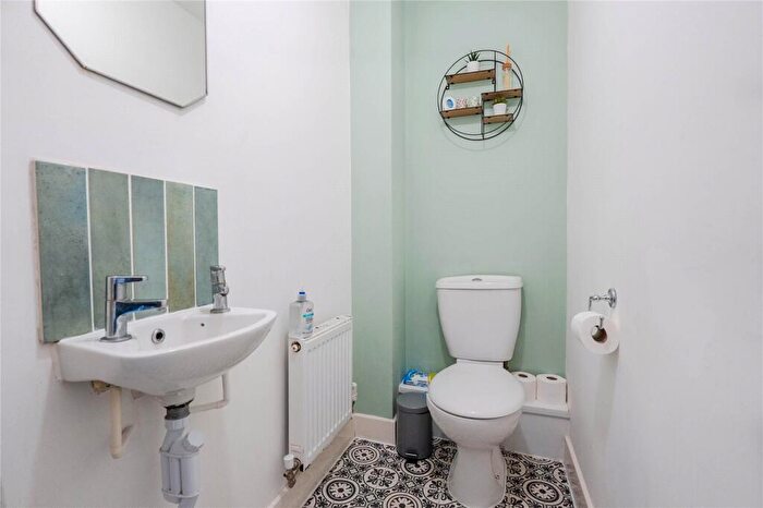 3 Bedroom End Of Terrace House For Sale In Leyland Road, Dunstable, Bedfordshire, LU6
