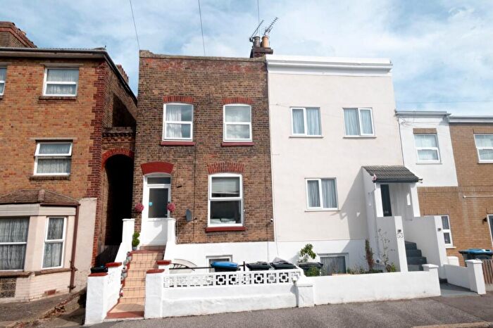 2 Bedroom Duplex For Sale In Central Road, Ramsgate, Kent, CT11