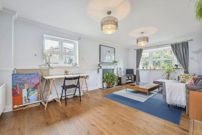 2 Bedroom Flat To Rent In Bakery Close, Oval, London, SW9