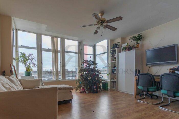 2 Bedroom Flat To Rent In Metro Central Heights Metro Central Heights, 119 Newington Causeway, London SE1