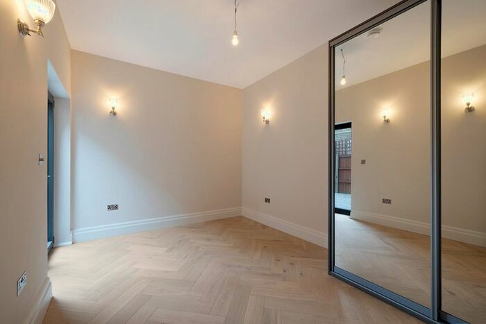 2 Bedroom Flat To Rent In Villiers Road, Willesden Green, NW2