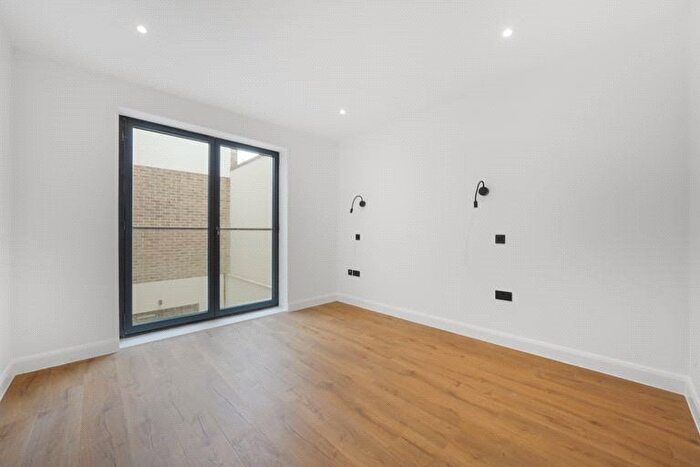 2 Bedroom Flat For Sale In Cranmer Avenue, London, Cranmer Avenue, London, W13
