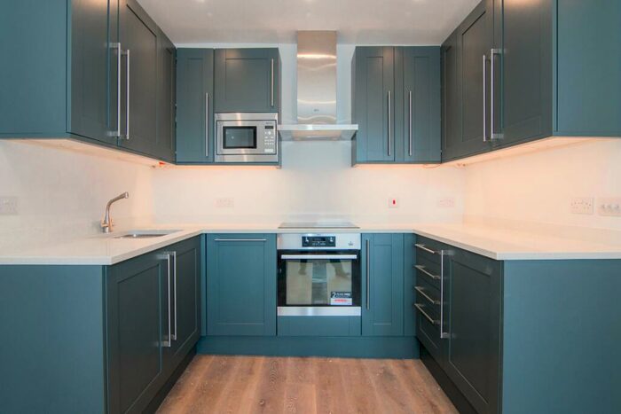 2 Bedroom Apartment To Rent In Altenburg Gardens, London, Uk, SW11